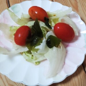 トマトとわかめとレタスのサラダ☆